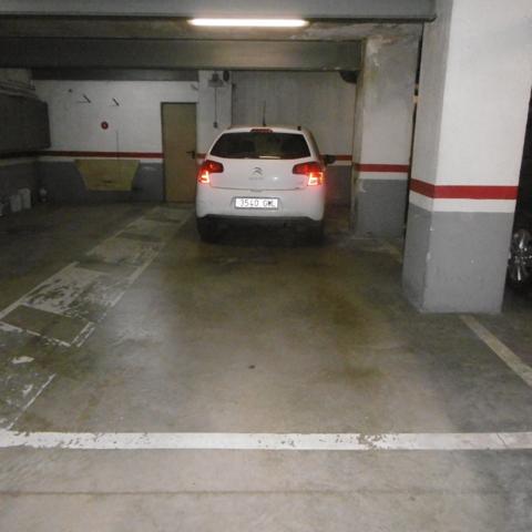PARKING EN EL TEMPLE PARA 2 COTXES Y 2 MOTOS photo 0