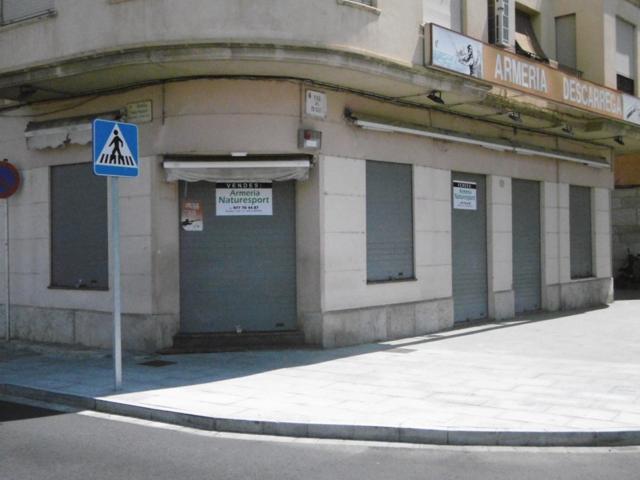 Local comercial en el casco antiguo, fachada a 3 calles photo 0