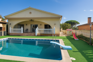 Villa En venta en Vidreres photo 0