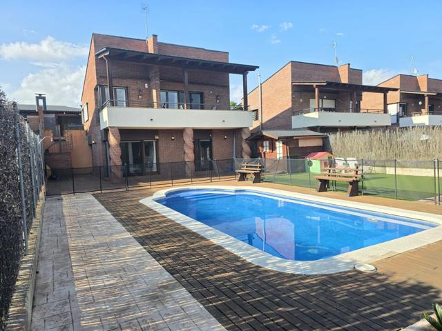 Villa En venta en Vidreres photo 0