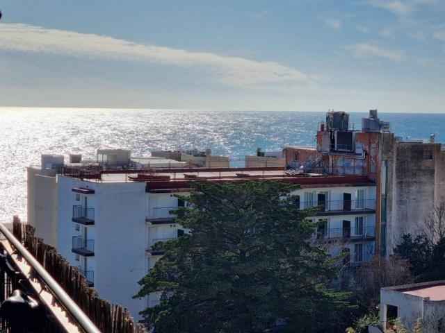 Fantástico piso con terraza, 3 dormitorios y 2 baños al lado de la playa photo 0