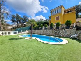 Impecable casa de 3 plantas, con 6 dormitorios, 3 baños, piscina y licencia turística photo 0