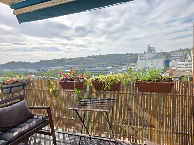 Impresionante piso reformado con vistas panorámicas, balcón Terraza privado y 2 dormitorios dobles photo 0