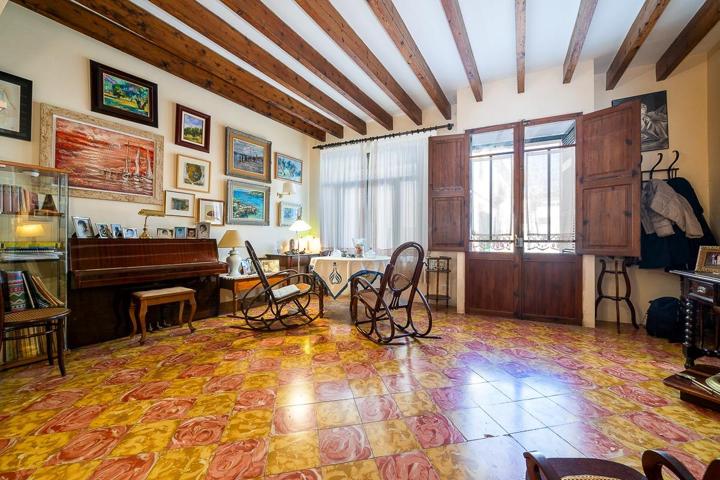 CASA DE TRES ALTURAS EN EL CORAZÓN DE VILLAFRANCA photo 0