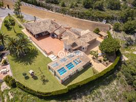 Magnífica villa a la venta en Calpe, con bonitas vistas al mar. photo 0