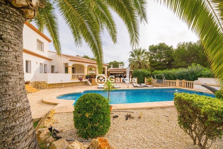 Extraordinaria villa a la venta en Jávea, Costa Nova de 5 dormitorios y piscina privada. photo 0