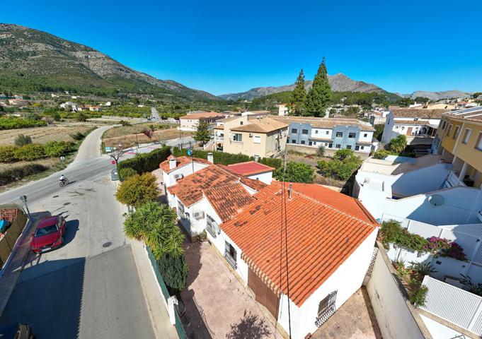 Villa semi adosada de 3 dormitorios a la venta en Parcent, Valle del Pop. photo 0