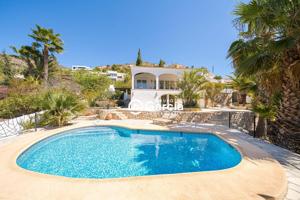 Villa mediterránea con 4 dormitorios en venta en Javea photo 0