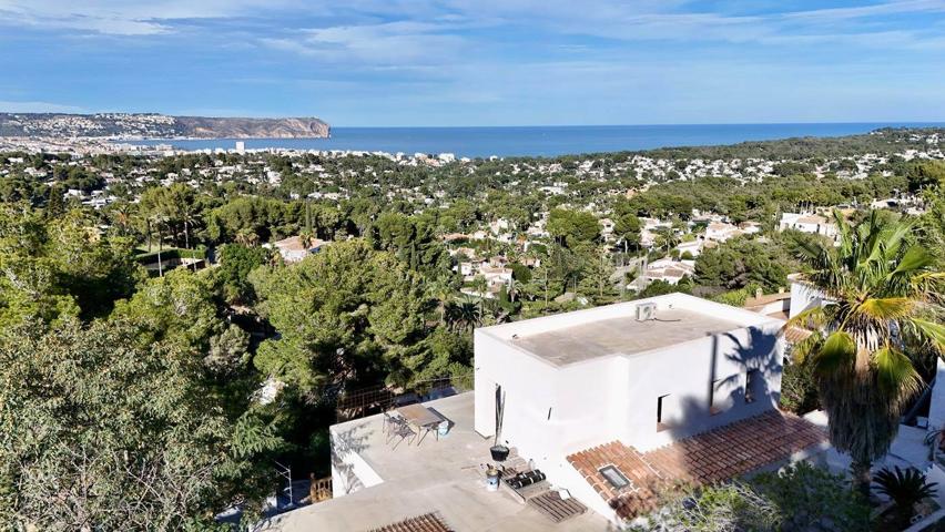 Villa Panorama. Villa recién renovada en venta en Javea con vistas panorámicas al mar. photo 0