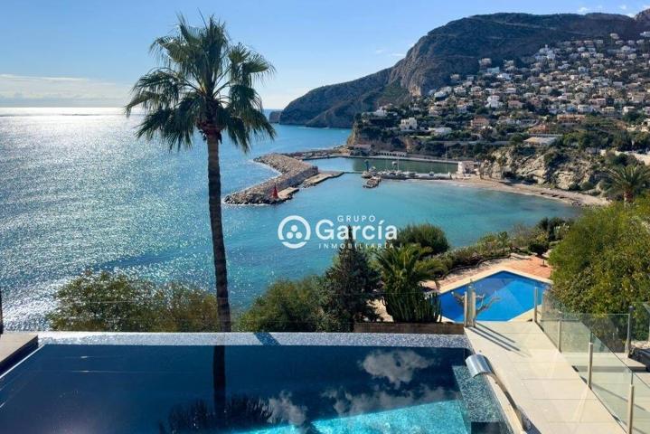 **Villa de lujo en primera línea EN VENTA con vistas a Puerto Blanco en Calpe** photo 0