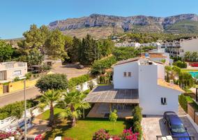 Villa Tossal. Chalet nuevo en venta en Dénia con piscina comunitaria. photo 0