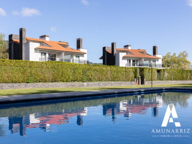 Unifamiliar Separadas En venta en Hondarribia photo 0