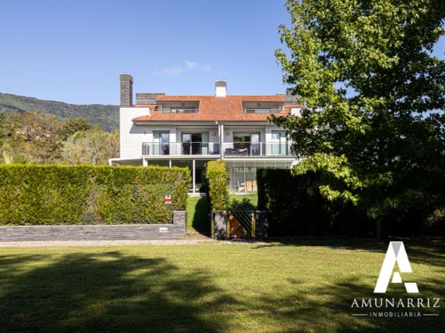 Unifamiliar Separadas En venta en Hondarribia photo 0
