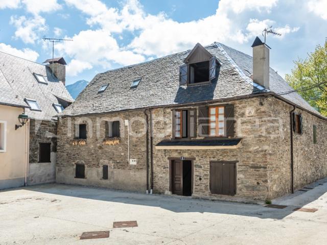 Local En venta en Arres photo 0