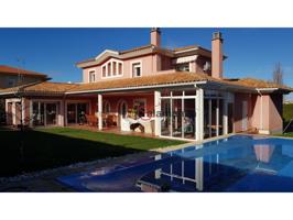 Chalet unifamiliar en venta en Santa Marta de Tormes photo 0