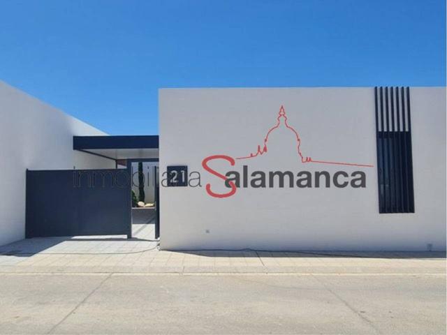 Chalet adosado en venta en Carbajosa de la Sagrada photo 0