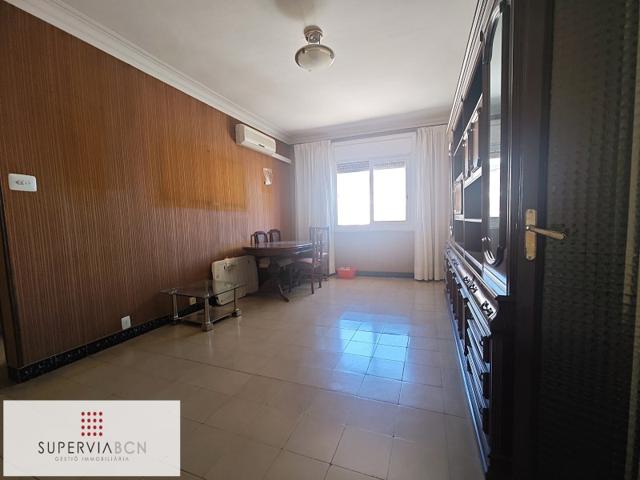Piso En venta en Barcelona photo 0