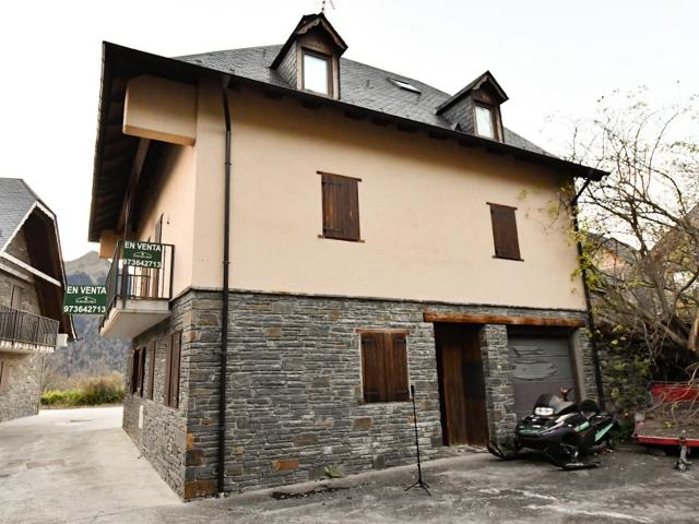 Casa En venta en Arres photo 0