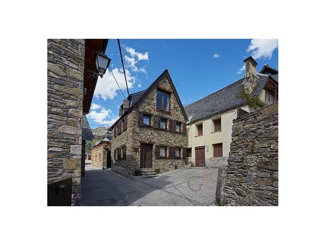 Casa En venta en Naut Aran photo 0