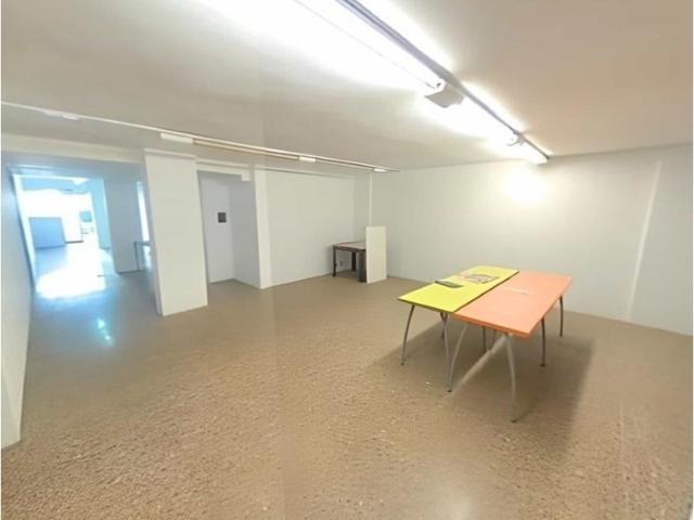 Local En venta en Vilafranca Del Penedès photo 0