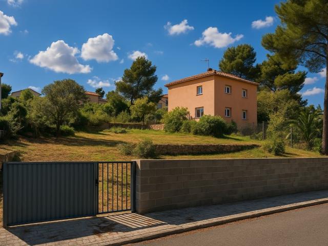 Terreno Urbanizable En venta en Torrelles De Foix photo 0
