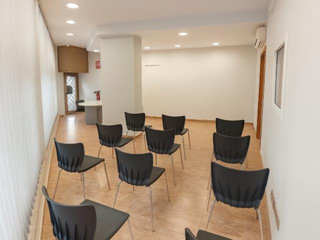 Local En venta en Vilafranca Del Penedès photo 0