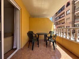 Apartamento con 2 dormitorios en el casco urbano de Torrevieja!!! photo 0