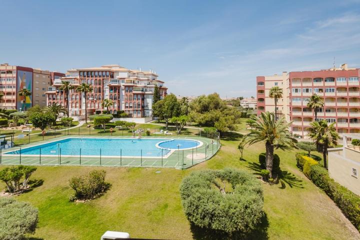 Luminoso apartamento con vistas a la piscina y zonas verdes cerca de la Playa!!! photo 0