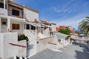SE VENDE BONITO BUNGALOW EN PLANTA BAJA, ORIENTADO AL SUR!!!! URB. TORRE DEL MORO!!!! photo 0