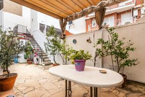 ESPECTACULAR CASA ESQUINERA EN PLANTA, EN UNA DE LAS MEJORES ZONAS DE GRÀCIA, EN SABADELL photo 0