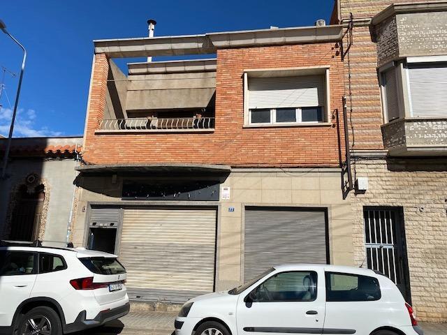 CASA EN VENTA, PARA REFORMAR EN SABADELL photo 0