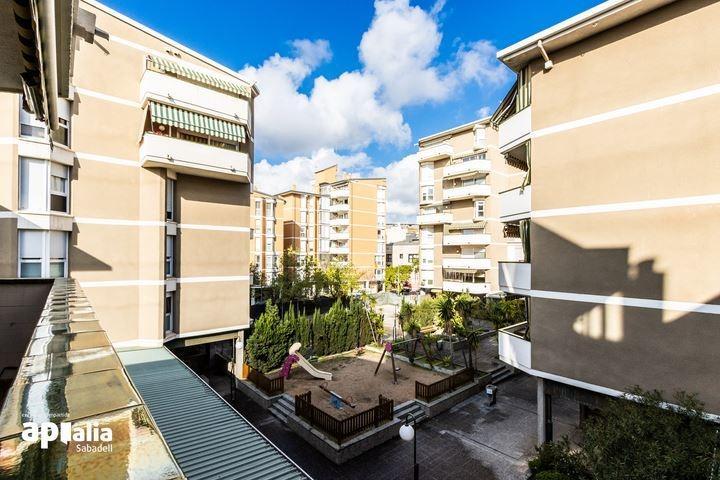 VIVE EN LA MEJOR ZONA DE SABADELL photo 0