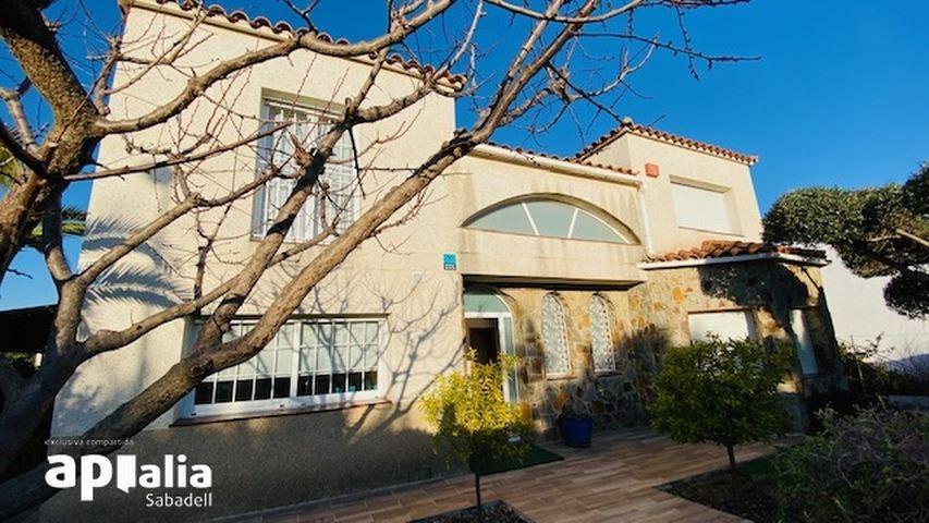 EXCLUSIVO CHALET A CUATRO VIENTOS, EN CASTELLARNAU photo 0