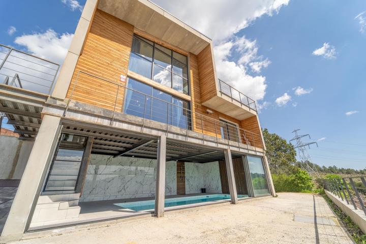 CASA DE DISEÑO CON PISCINA INTERIOR, TECHOS DE 7 METROS ALTURA Y VISTAS PANORÁMICAS photo 0