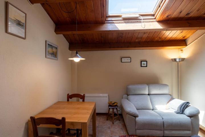CASA ADOSADA DE 3 HABITACIONES MÁS ESTUDIO, EN EL CENTRO DE SABADELL photo 0
