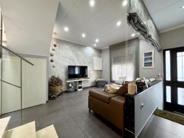 VIVE EN LA CREU ALTA. CASA DE 162 M2 4 HAB, CON PATIO Y GARAJE photo 0