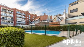IMPECABLE PISO SEMINUEVO CON TERRAZA, PISCINA Y PARKING EN EL EIXAMPLE DE SABADELL. photo 0
