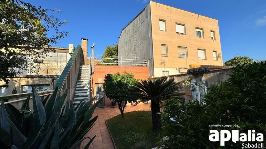 TERRENO EN VENTA CON PROYECTO DE VIVIENDA UNIFAMILIAR ENTRE MEDIANERAS, EN EL CORAZÓN DE CASTELLAR DEL VALLÈS photo 0