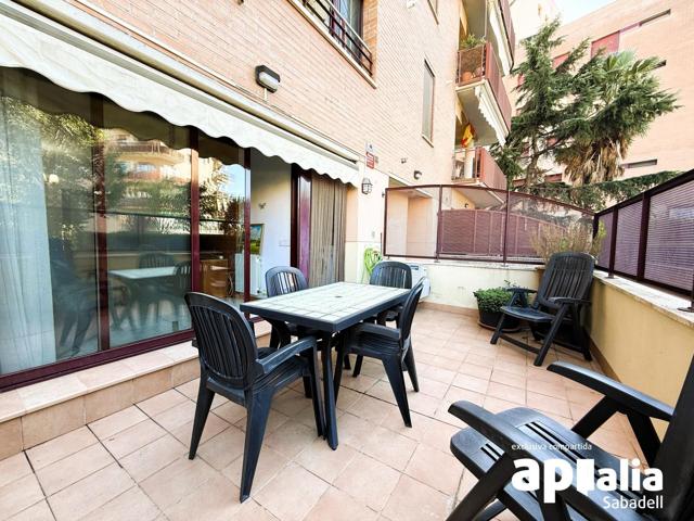 PISO EN VENTA EN LA CREU DE BARBERÀ. LUMINOSO, TERRAZA, BIEN CONSERVADO Y LISTO PARA ENTRAR photo 0