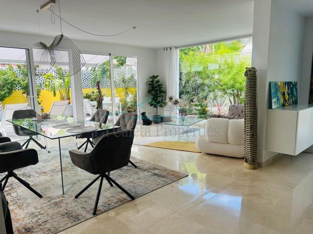 Villa En venta en Adeje photo 0