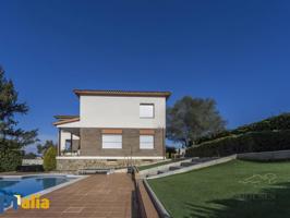 Casa En venta en Girona photo 0