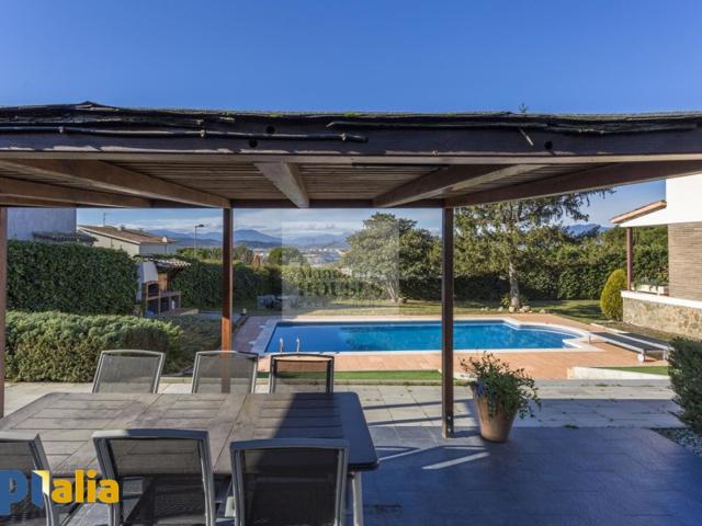 Casa En venta en Girona photo 0