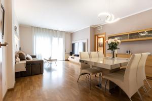 Piso exclusivo en el Eixample de Sabadell con 4 habitaciones, 2 baños y plaza de parking photo 0
