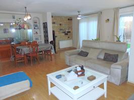 Villa En venta en Parla photo 0