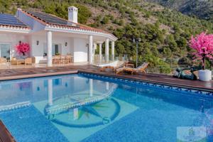 Unifamiliar En venta en Villa Paraíso Latino, Mijas photo 0
