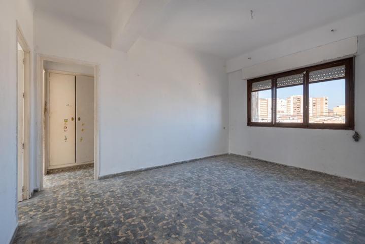 Se vende piso en calle Santa Florentina en pleno centro con 3 dormitorios y 1 baño photo 0