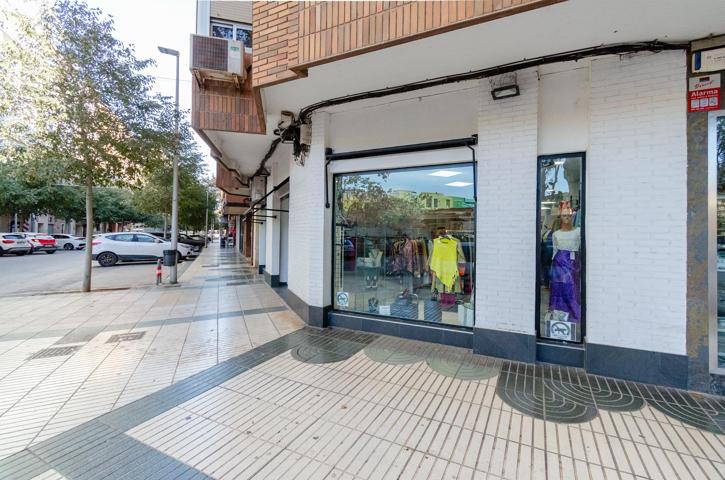 'Local Comercial en Esquina: Oportunidad en Príncipe de Asturias' photo 0