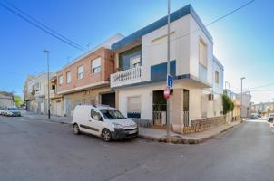 Cochera-Almacén multifunción con mucho potencial en Los Barreros photo 0