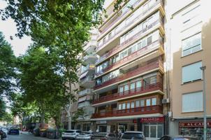 ¿Buscas piso grande en el centro? Este lo tiene todo photo 0