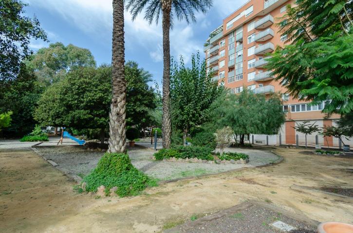 Piso con garaje del año 2006 y listo para entrar a vivir, en Urb. Puerta del Príncipe photo 0